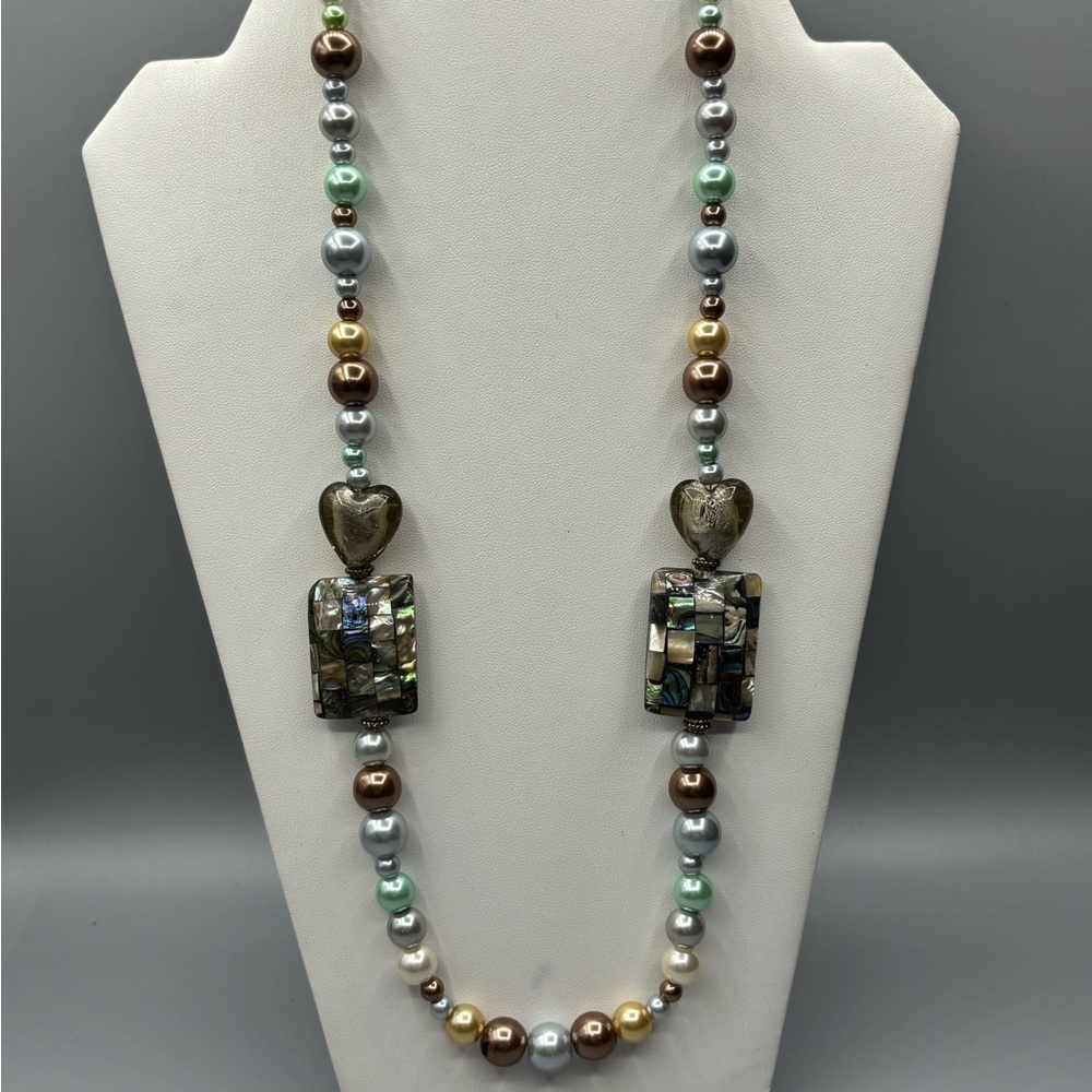 Mother of Pearl and Pastel Shimmer Glass Beaded Necklace JP192